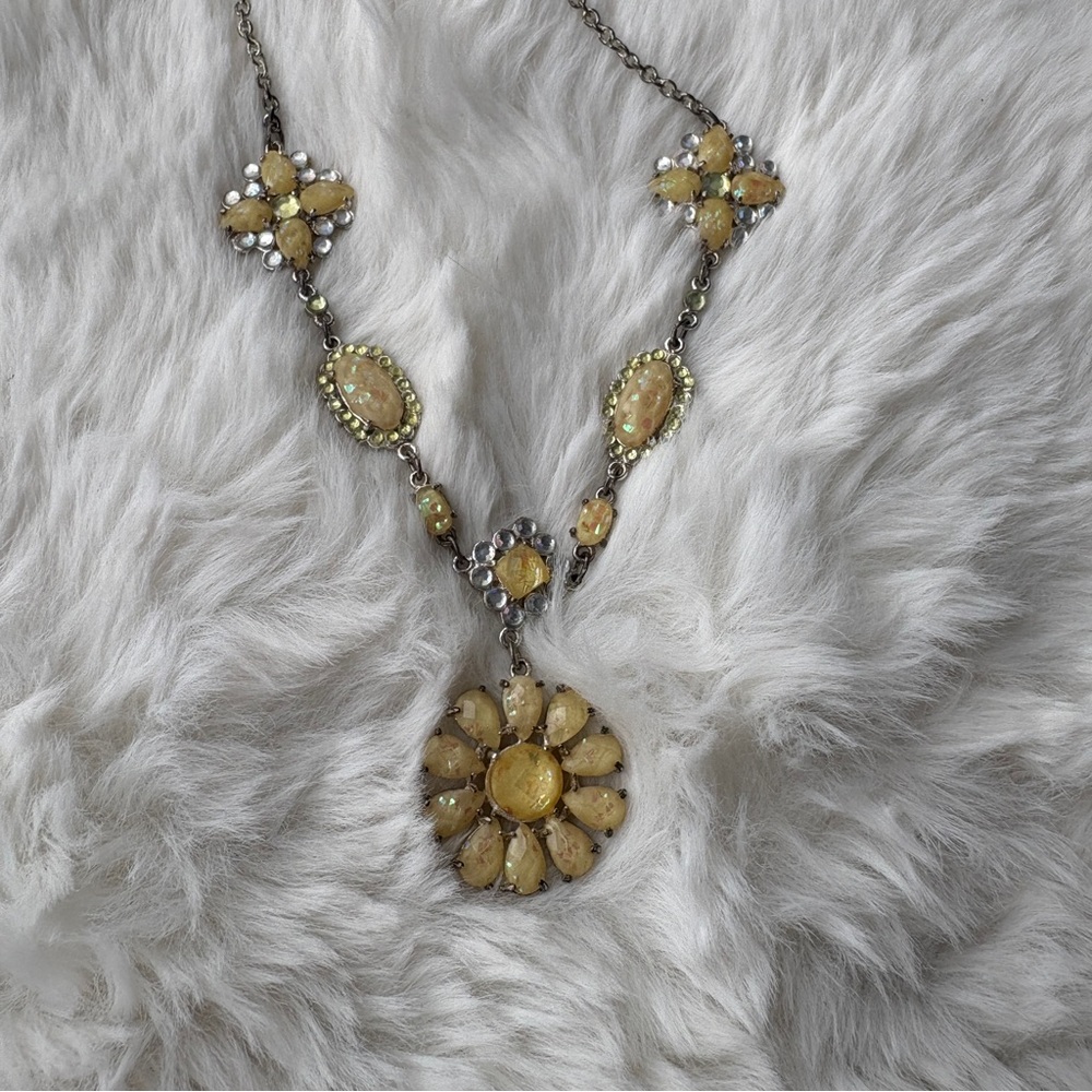 Vintage Yellow Sparkly Necklace / Daisy / Rihinestones /
